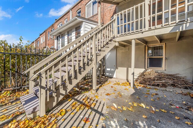 Building Photo - 236 Wood St