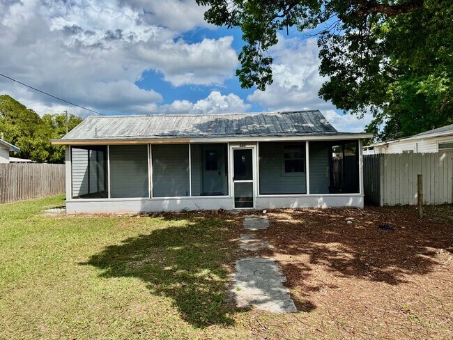 Building Photo - GORGEOUS REMODELED 3BR/2BA Zephyrhills Home with HUGE SCREENED IN PORCH and Shed