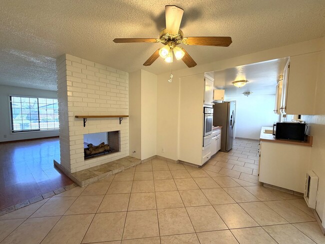 Building Photo - Desirable South East Three Bedroom Home