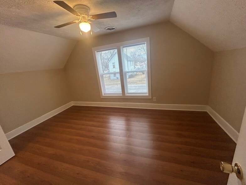 Building Photo - 304 Orchard St