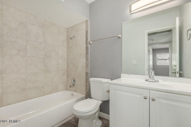 Building Photo - 1118 S McClintock Dr