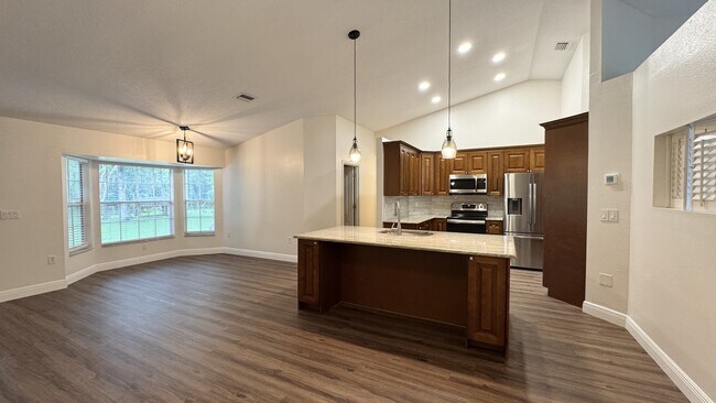Building Photo - 616 Erin Way