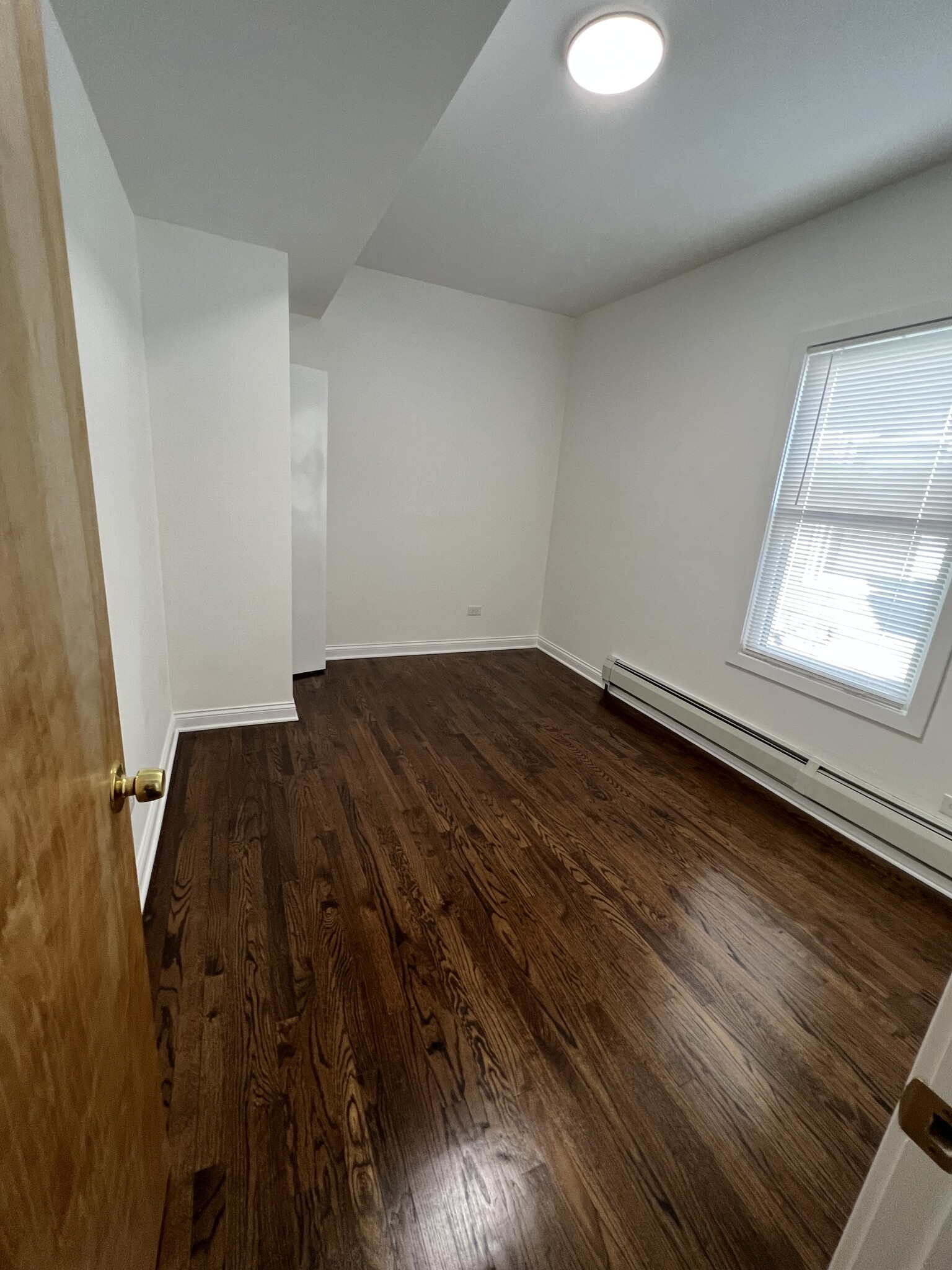 side bedroom - 5524 N Mont Clare Ave