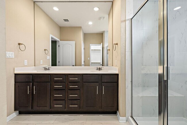 Building Photo - 706 Coconut Grove St