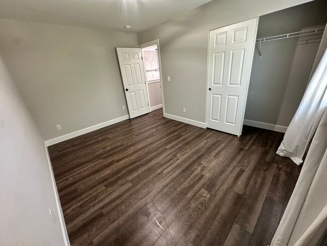 Building Photo - Beautiful Spacious Luxury Home