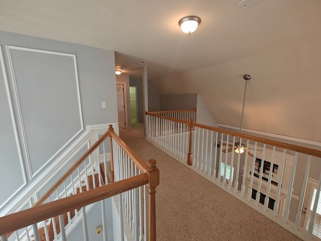 Building Photo - 4 bedroom home with a garage on cull de sa...