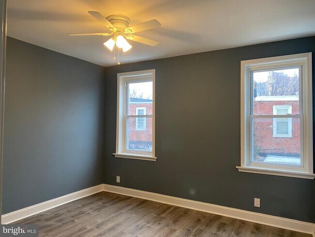 Building Photo - 5332 Pine St