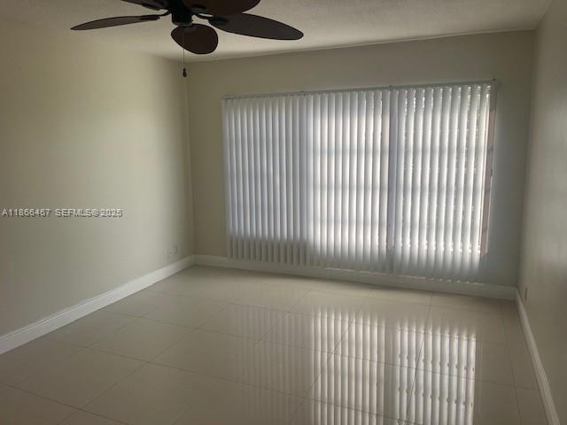 Building Photo - 3200 N Palm Aire Dr