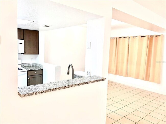 Building Photo - 624 Australian Way