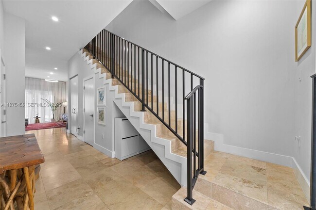 Building Photo - 3506 NE 166th St