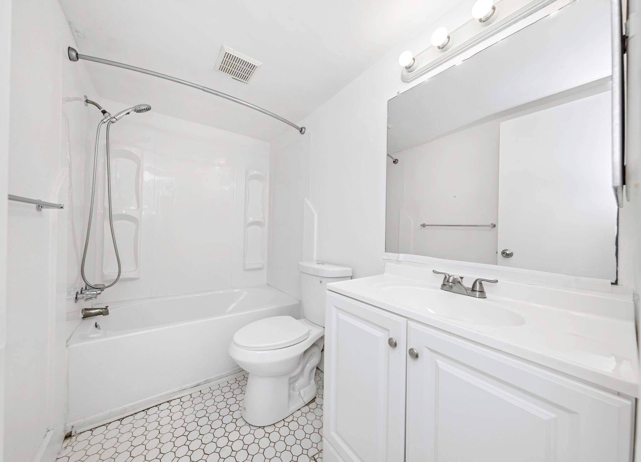 Building Photo - 621 99th Ave N