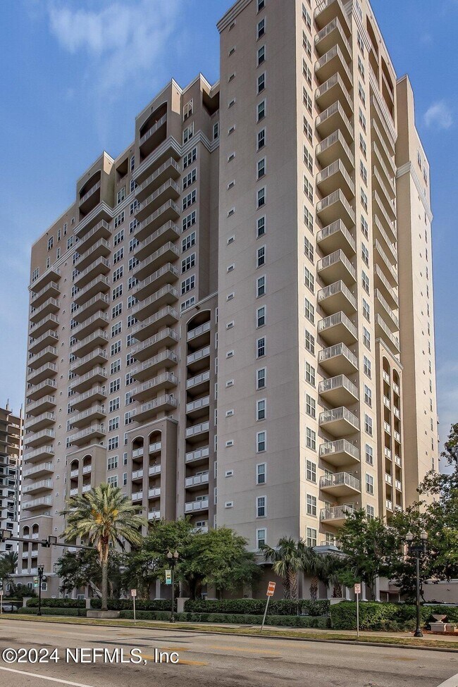Building Photo - 400 E Bay St