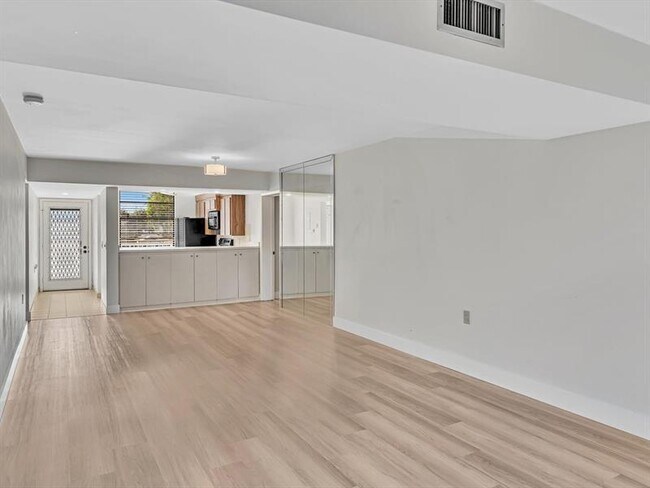 Building Photo - 1711 Whitehall Dr