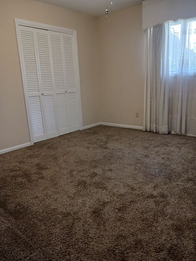 Building Photo - Charming 4BR/2.5BA Retreat on 2 Acres-Available Now!