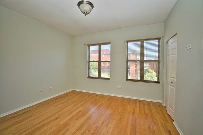 Building Photo - 353 E Eastgate Pl