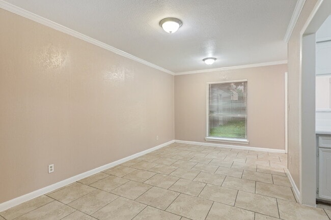 Building Photo - Spacious & Modernized Duplex Living in Southwest Fort Worth
