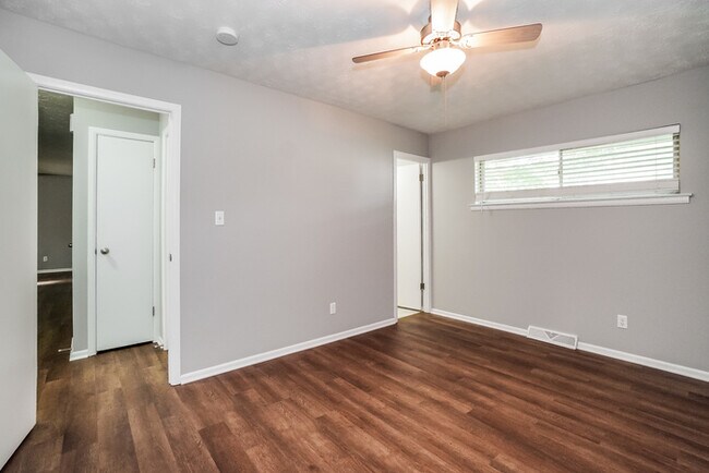 Building Photo - 1408 Lillian Ln