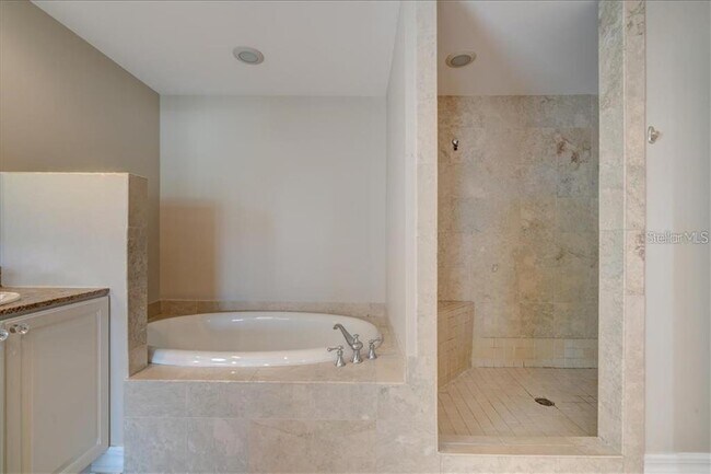 Building Photo - 809 Brightwaters Blvd NE