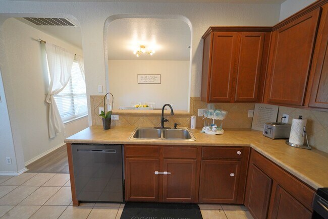 Building Photo - Spacious Schertz Home with Game Room - Realtor Commission: $500