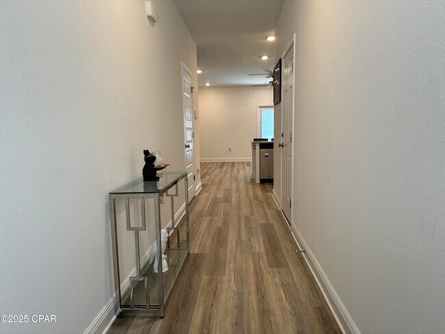 Building Photo - 560 Melrose Wy