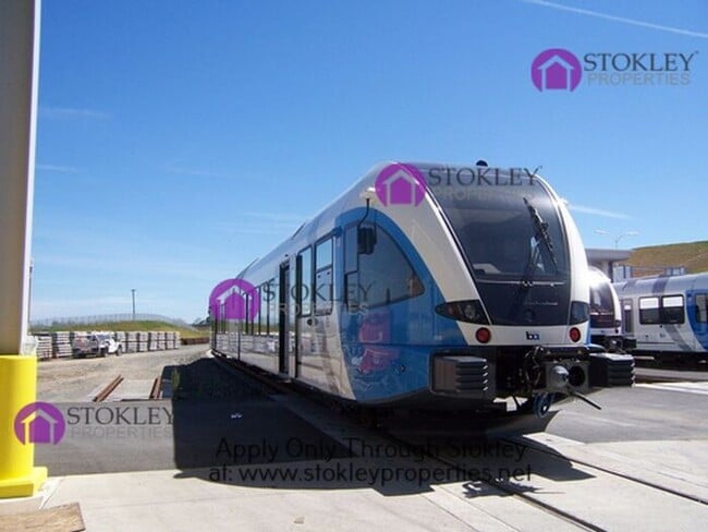 Building Photo - 515 C St