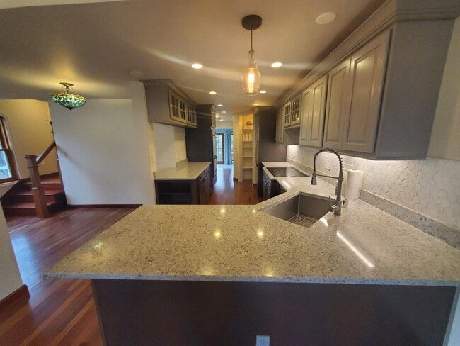 Building Photo - Newly remodeled with quality and comfort throughout.