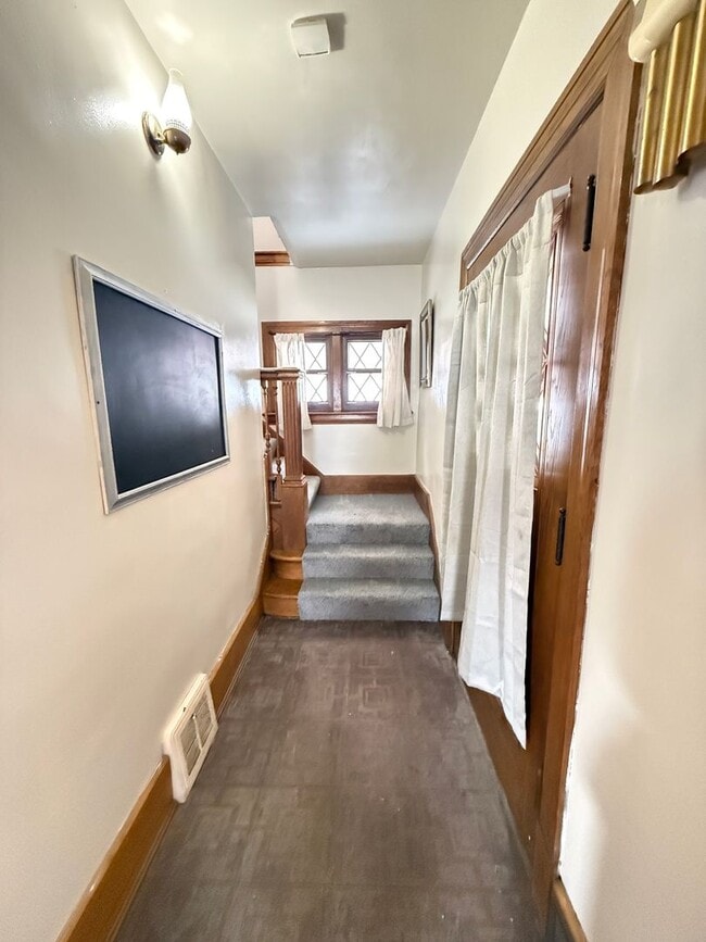 Building Photo - Well-Maintained 4-Bedroom Home with Historical Charm Near Downtown Jackson