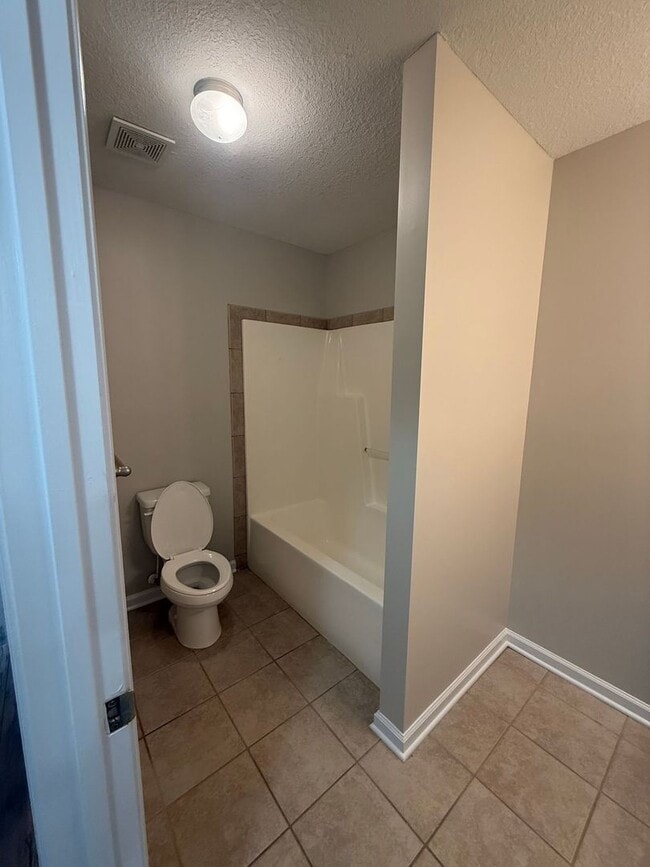 Building Photo - 5 bedroom, 4 bath House