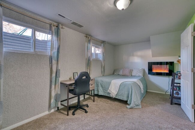 Building Photo - Charming 4 Bed 2 Bath Home in 80917!!!