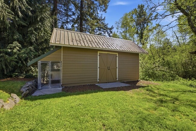 Building Photo - Lakewood Tri-Level
