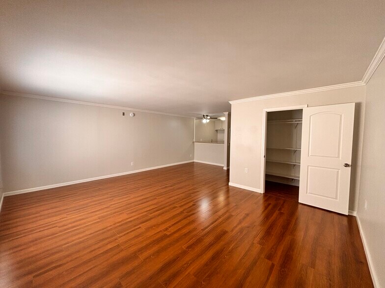 Building Photo - 5711 Camellia Ave
