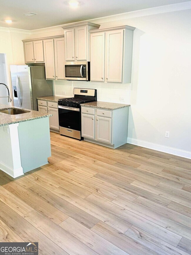 Building Photo - 3030 Westgate Park Dr