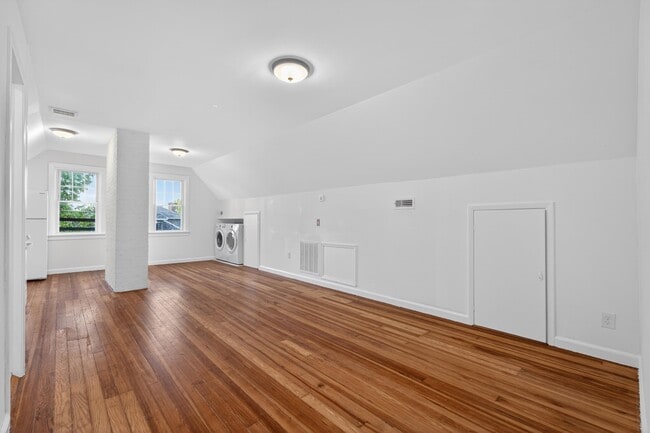 Building Photo - 42 Duer Pl