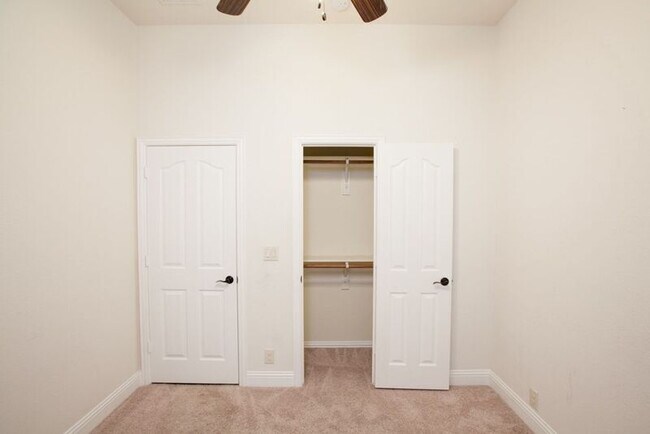Building Photo - 517 Kelvington Dr