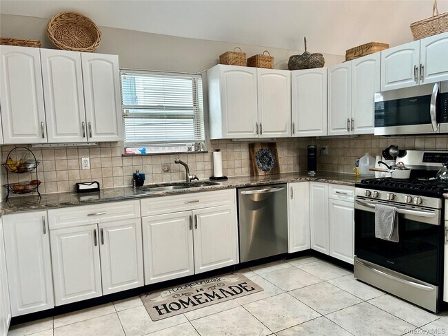 Building Photo - 259 Lincoln Blvd