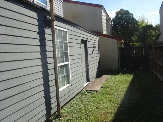 Building Photo - 7834 Windward Passage St