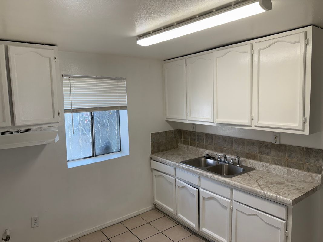 Building Photo - 1124 E 40th Pl