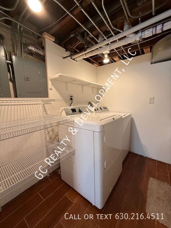 Building Photo - 837 7th Ave