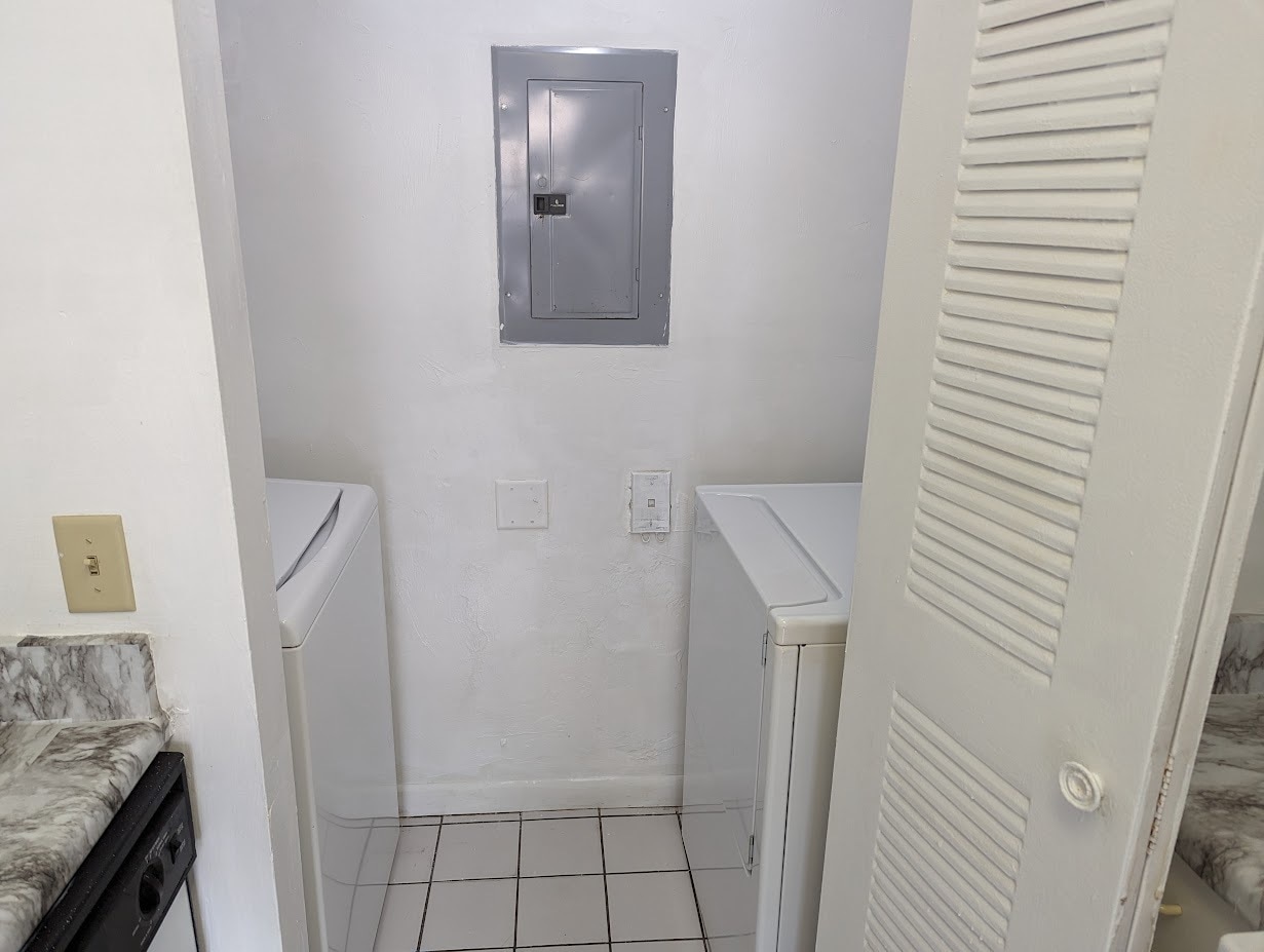 Building Photo - 3600 SW 23rd St