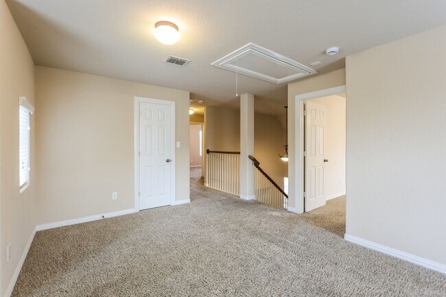Building Photo - Charming Home In Gated Community