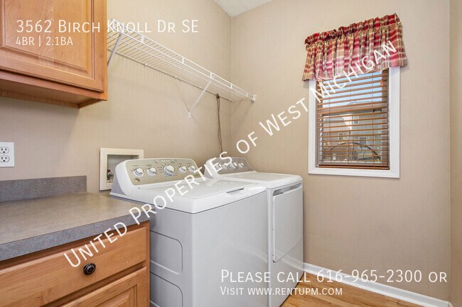 Building Photo - Available Now | 4 Bedroom 2.5 Bath Single ...