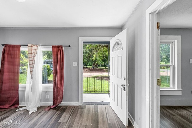 Building Photo - 1954 State St