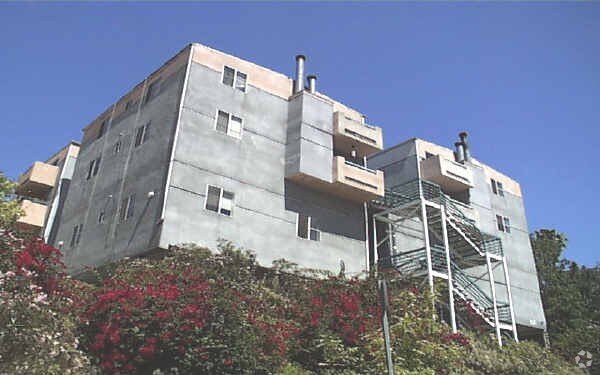 Building Photo - 931 Tularosa Dr