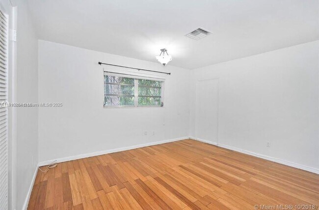 Building Photo - 1318 Castile Ave