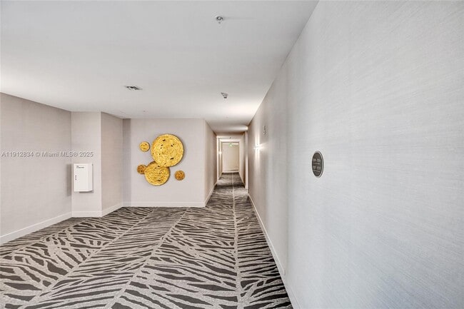 Building Photo - 7910 Harbor Island Dr