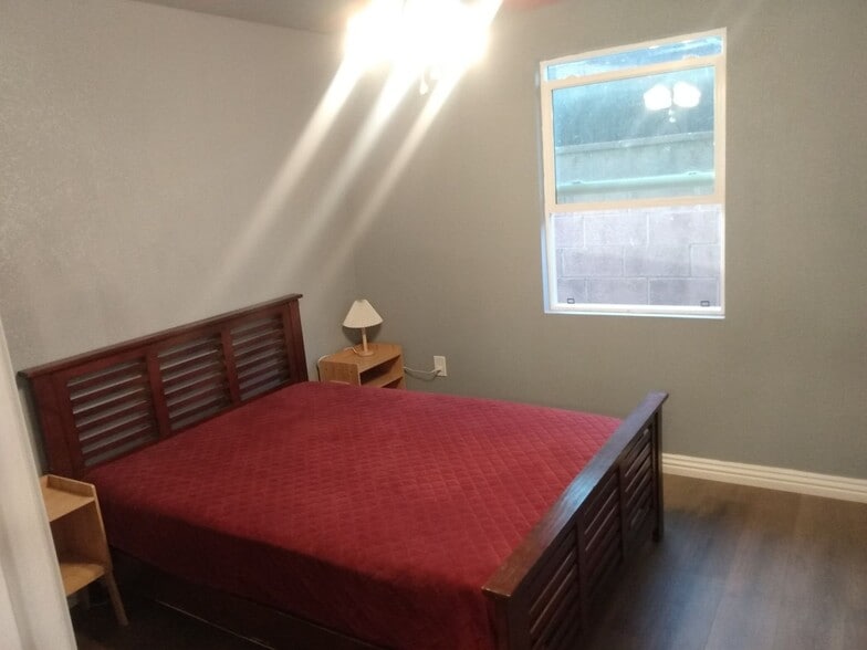 Building Photo - 3471 Glendower St