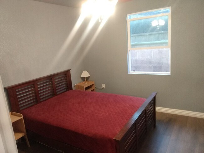Building Photo - Charming 2BR House in Rosamond