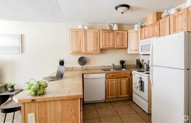 EG Kitchen - Evergreen Rock Maple Apartments