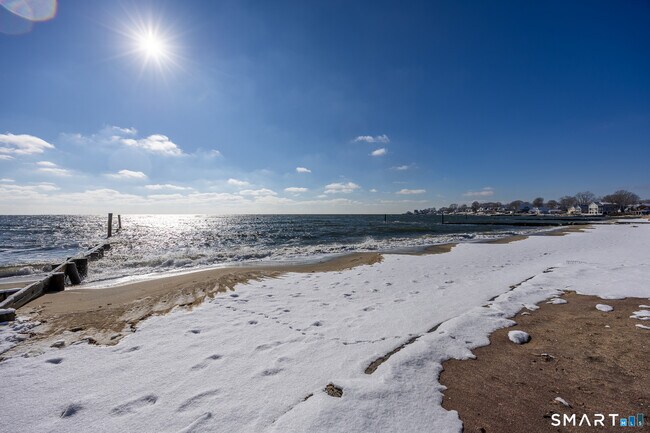 Building Photo - 33 Beach Rd W