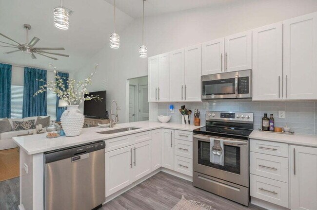 Building Photo - RENTAL 3/2 split floor plan move in ready!